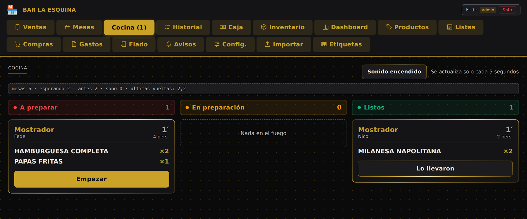 Tablero de cocina con un pedido a preparar y otro listo para entregar